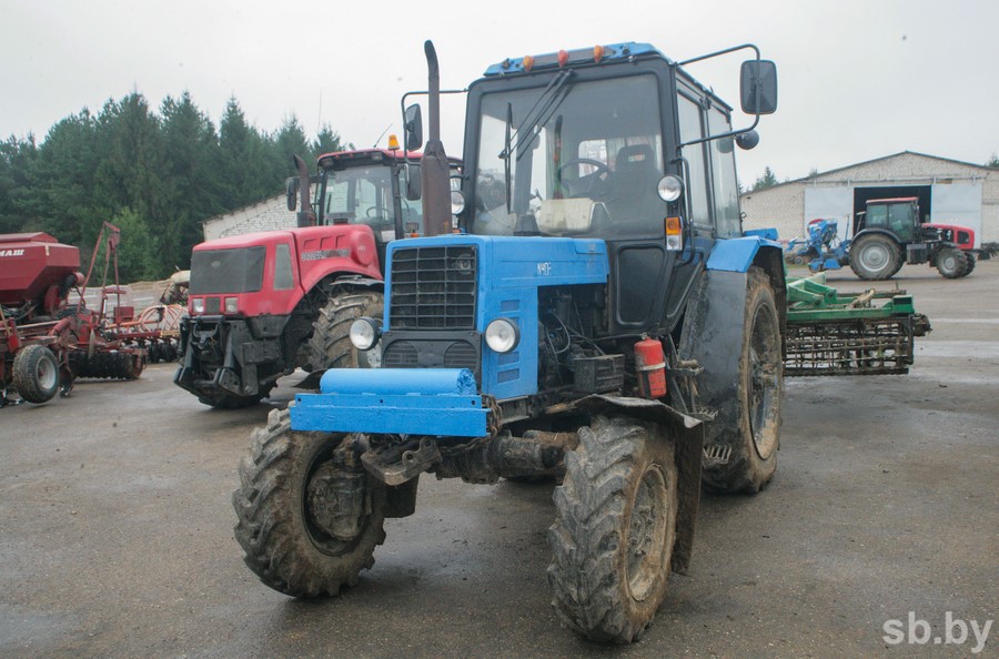 село-мехдвор-трактор006-130416 (Copy).jpg