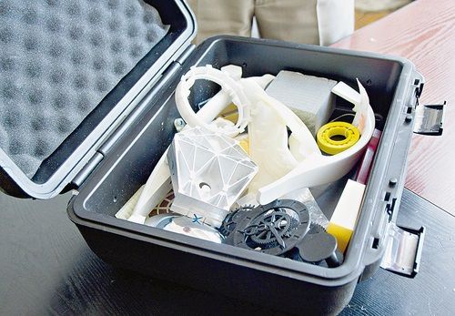 Все содержимое этого чемоданчика напечатано с помощью аддитивных технологий