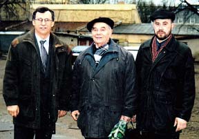 Лявон Мурашка (у цэнтры) разам з сябрамі Алегам Давідзюком і Раманам Вайніцкім