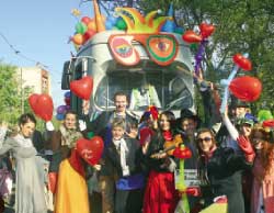 Удзельнікі студэнцкага карнавалу ля “Трамвая жаданняў”