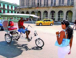 Цікавае гарадское жыццё на вуліцах Гаваны